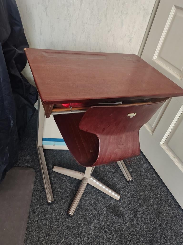 Antiek tafeltje met stoel, Kinderen en Baby's, Kinderkamer | Tafels en Stoelen, Ophalen, Gebruikt, Tafel(s) en Stoel(en)