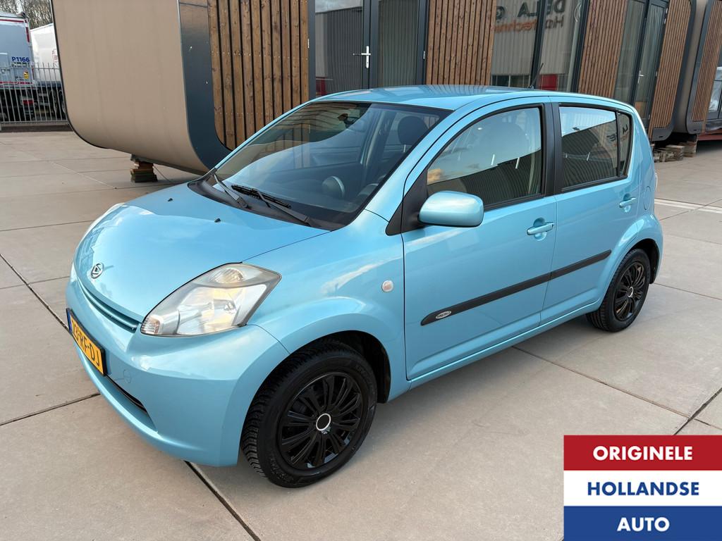 Daihatsu Sirion 2 1.3-16V VOL Automaat Airco Aux 4Seizoen, Huisgarantie, 4 cilinders, Met garantie (alle), Blauw