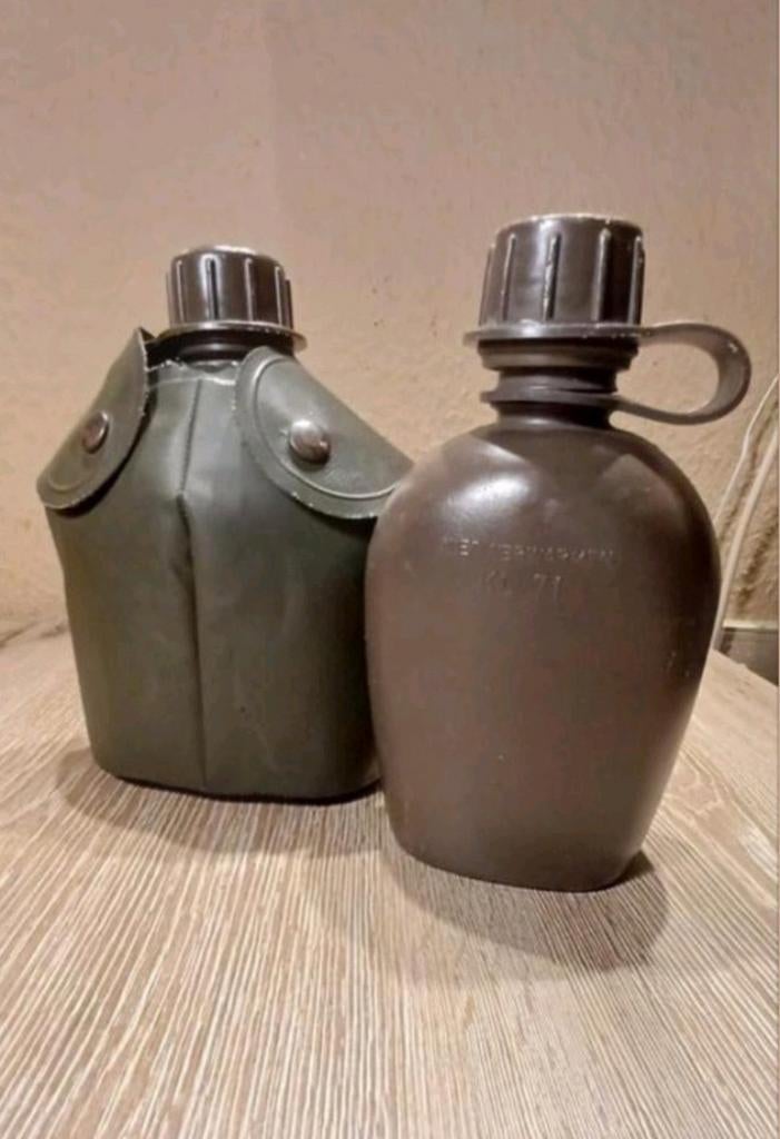 Leger Veldfles "71 - 2 Stuks, Verzamelen, Militaria | Algemeen, Ophalen of Verzenden, Landmacht, Nederland, Overige typen
