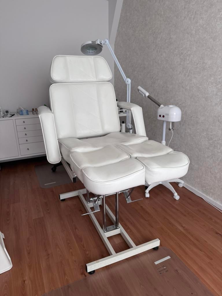Schoonheids/ pedicure behandelstoel, Sport en Fitness, Massageproducten, Ophalen of Verzenden, Zo goed als nieuw, Massagetafel
