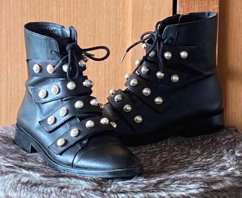 Stoere laarsjes met pareltjes & gratis legging, Kleding | Dames, Verzenden, Zwart, Lage of Enkellaarzen, Zo goed als nieuw