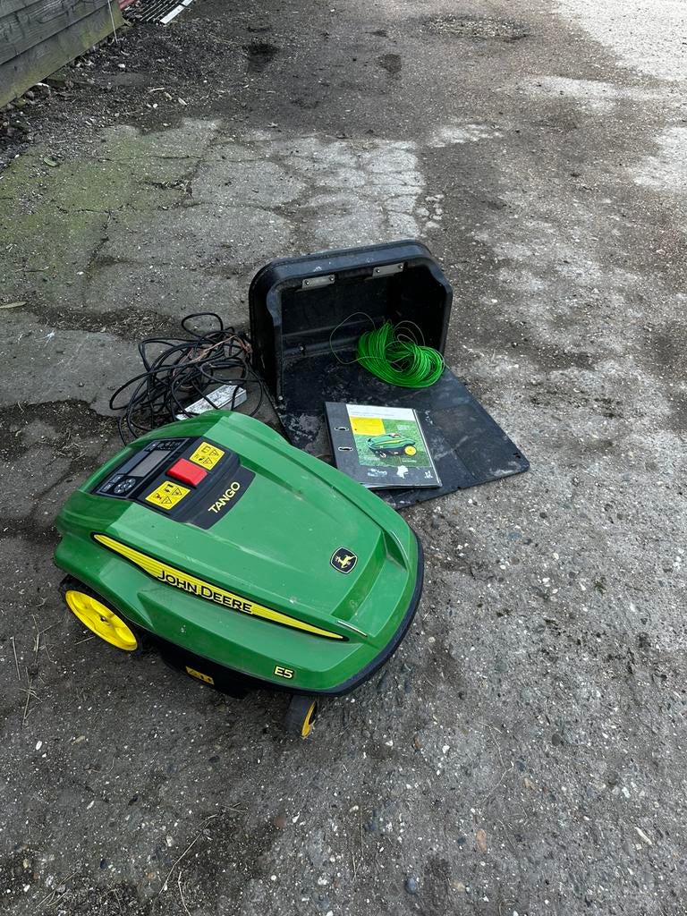 John Deere Tango E5, Ophalen, Zo goed als nieuw, 20 tot 25 cm