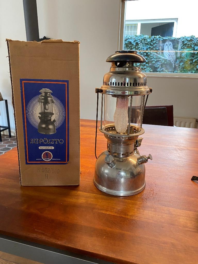 olielamp hipolito, Ophalen