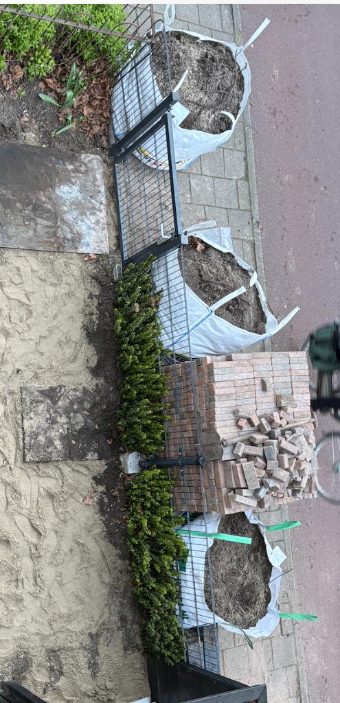 Gratis zwarte grond/zand af te halen (3 big bags), Ophalen, Tuinaarde