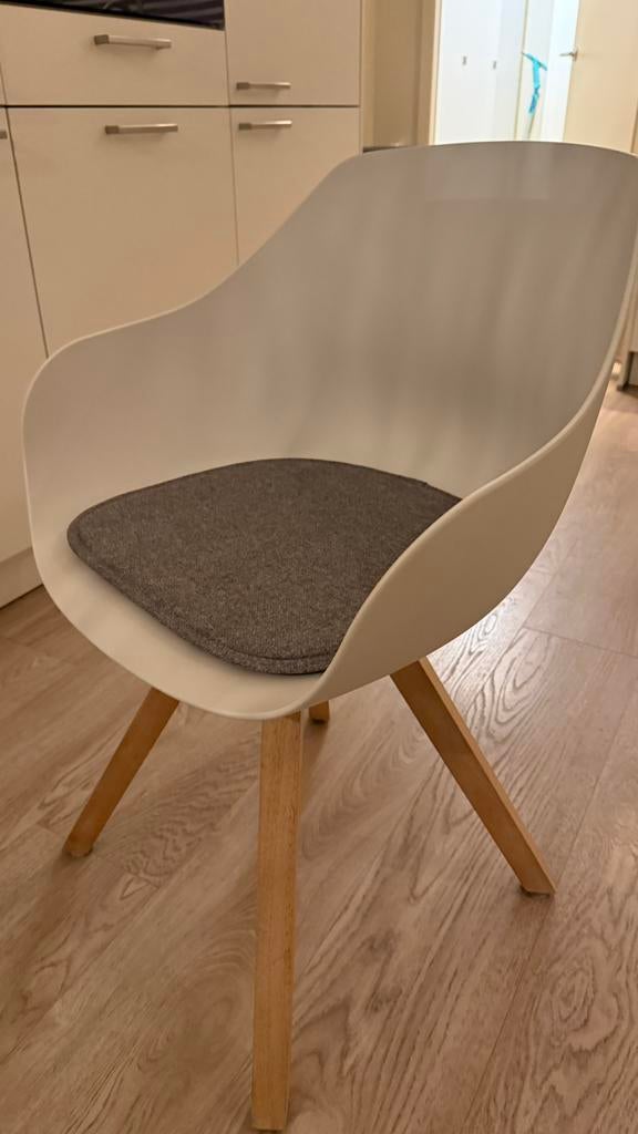 6 x moderne eetkamerstoel met eiken poten, Huis en Inrichting, Stoelen, Ophalen, Zo goed als nieuw, Wit