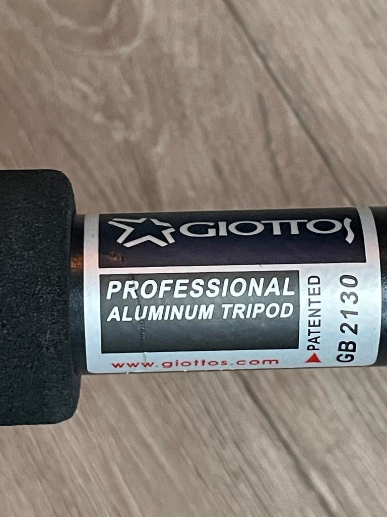 Ghiotto professioneel statief met balhoofd en draagzak, Audio, Tv en Foto, Fotografie | Statieven en Balhoofden, Ophalen, Driepoot