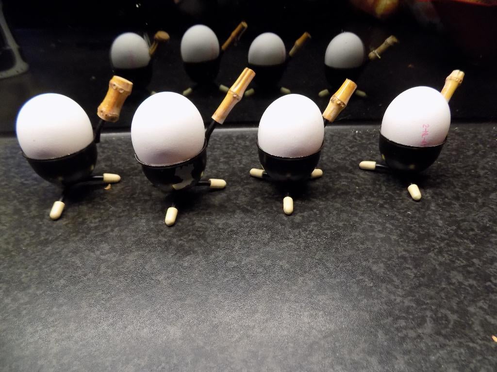 Jaren 50 eierdoppen metaal met bamboe handvat deens ?, Ophalen of Verzenden, Gebruikt