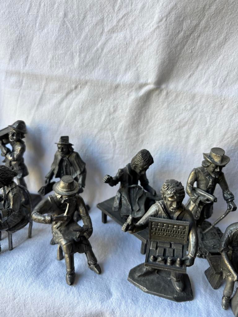Set van 12 tinnen beeldjes van ambachtslieden, Ophalen of Verzenden, Gebruikt, Mens