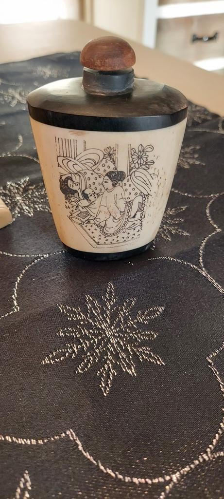 Antieke Chinese Snuff Bottle met Gedetailleerde Gravering, Ophalen of Verzenden