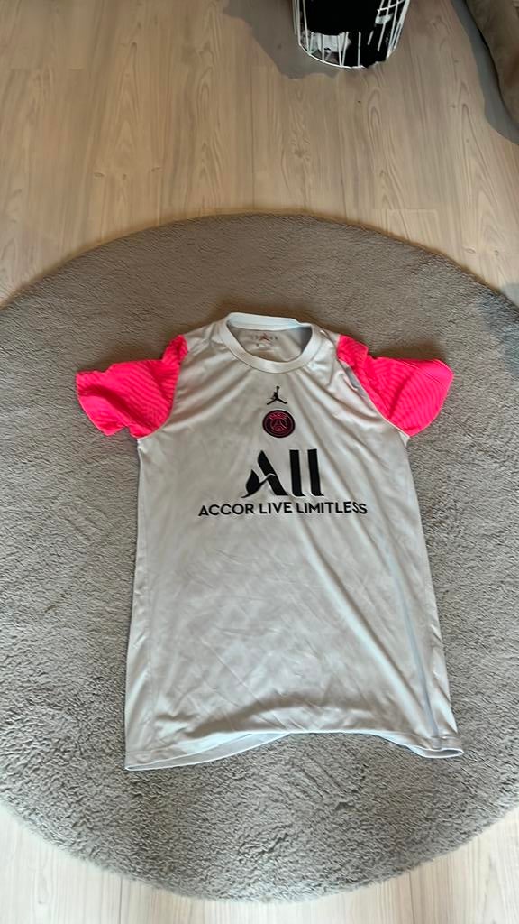 Paris Sain -Germain, Ophalen of Verzenden, Zo goed als nieuw, Overige typen