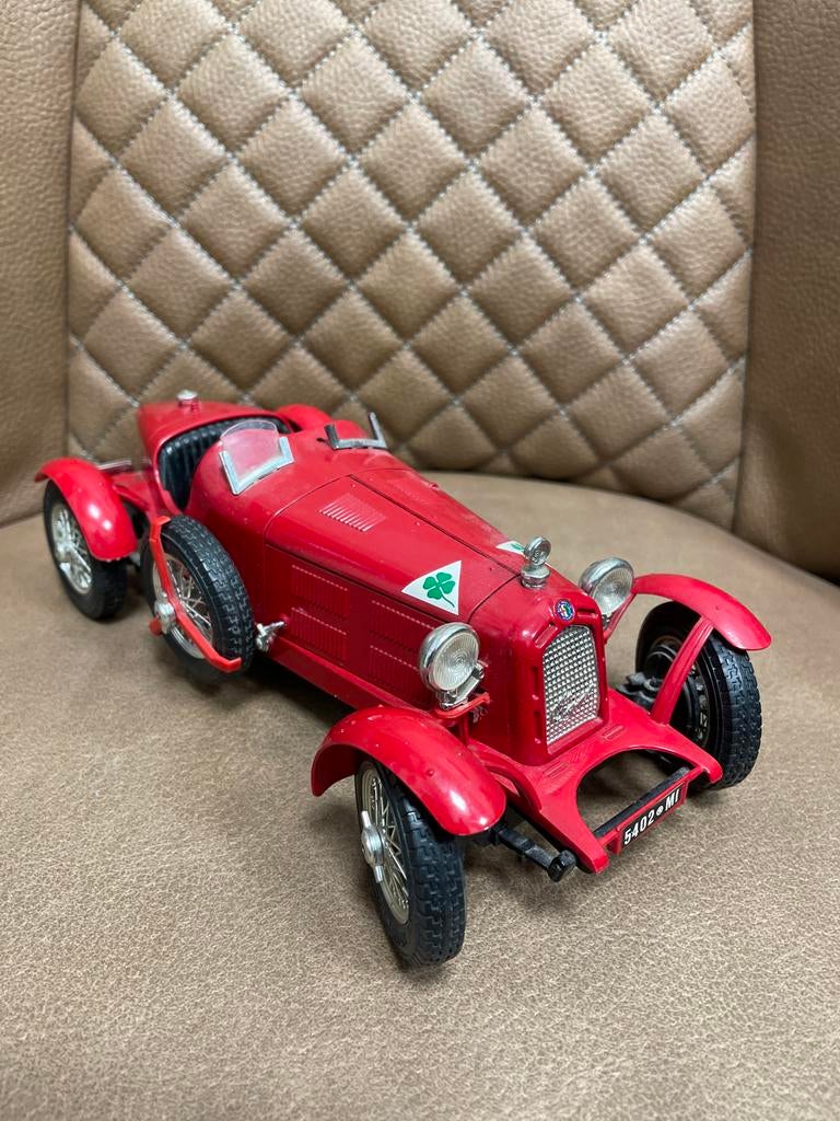 Alfa Romeo 8C 2300 Spider Touring - Rood Schaalmodel, Hobby en Vrije tijd, Modelauto's | 1:18, Overige merken, Gebruikt, Auto