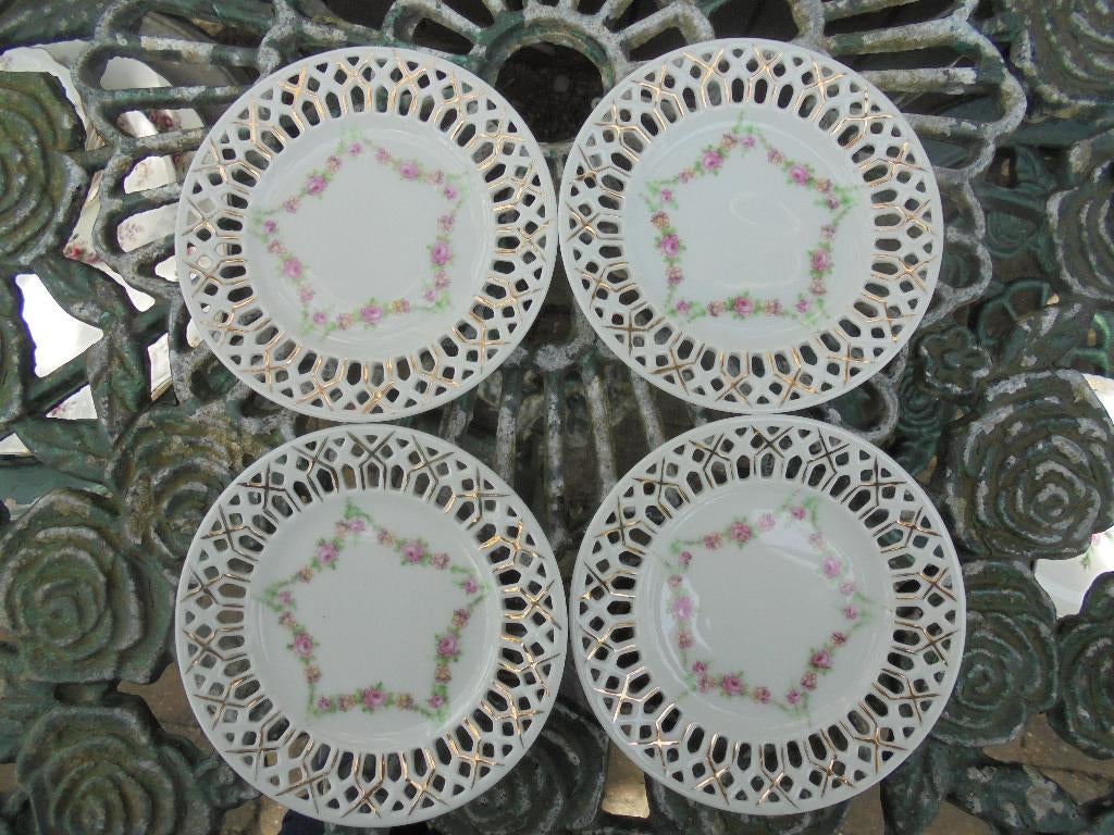 4 kleine gebaksbordjes met ajour rand en roze roosjes, Ophalen of Verzenden