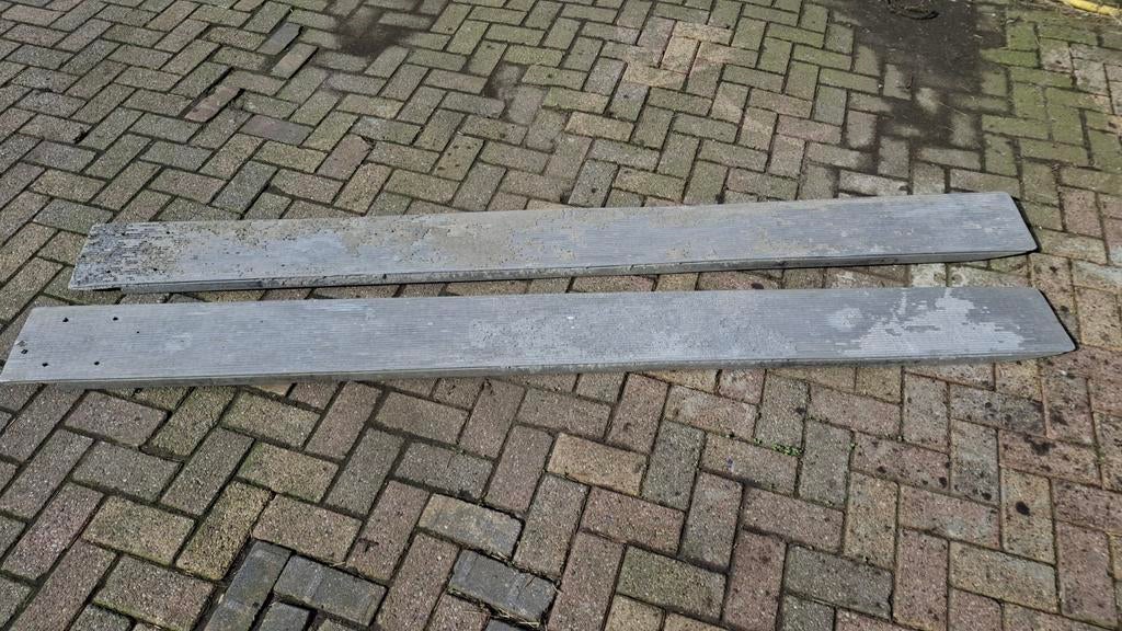 2x aluminium oprijplanken, Doe-het-zelf en Verbouw, Metalen, Ophalen, Gebruikt, Aluminium