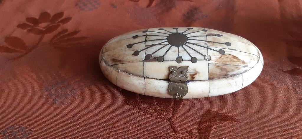 Ovaal oosters sieradendoosje kamelenbot +messing, Verzenden