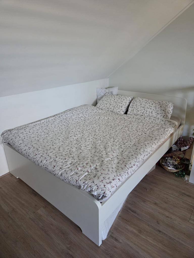 Bedframe + matras, Ophalen, Wit, 140 cm, Zo goed als nieuw