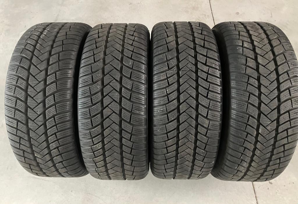 4x Vredestein Wintrac Pro+ 245/ 40 19 winterbanden zgan, Auto-onderdelen, 19 inch, Band(en), Personenwagen, Gebruikt