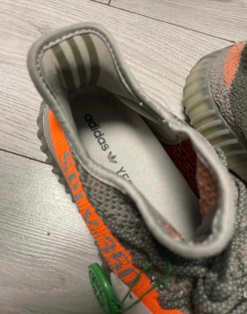 Yeezy 350 V2 Beluga 2.0 - Maat 40, Kleding | Heren, Schoenen, Ophalen of Verzenden, Gedragen, Overige kleuren, Sneakers of Gympen