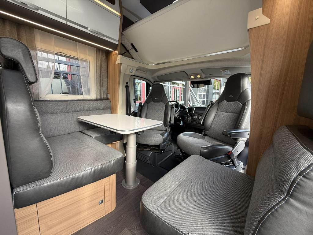 Adria Coral XL Plus 670 SL - FAMILIECAMPER|AUTOMAAT 9 traps, Automaat, Standaard zit, Alkoof, Bedrijf