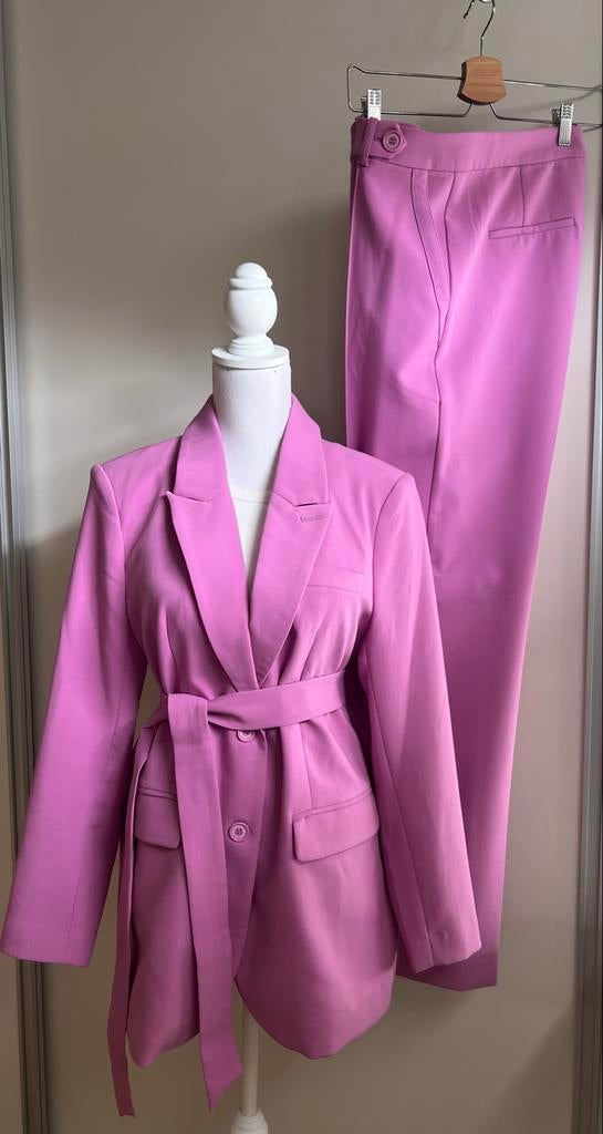 Mooi roze pak van Aaiko, maat L, Kostuum of Pak, Maat 42/44 (L), Ophalen of Verzenden, Zo goed als nieuw