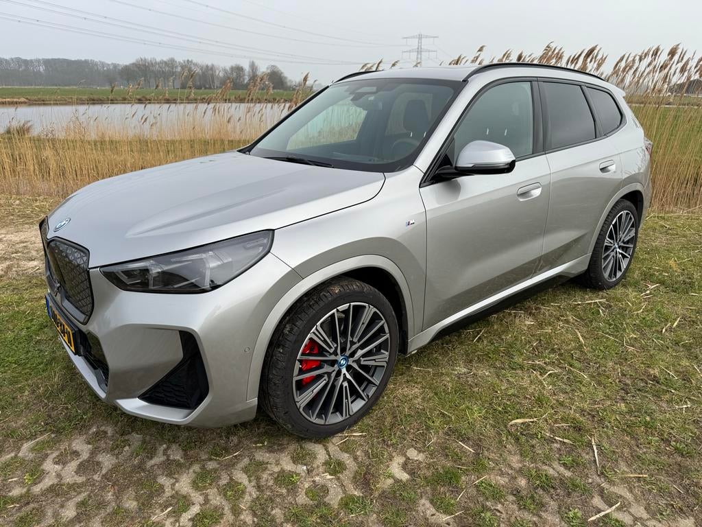 BMW iX1 Edrive20 204pk 2025 Grijs, Auto's, BMW, Particulier, iX1, 360° camera, ABS, Achteruitrijcamera, Adaptieve lichten, Adaptive Cruise Control