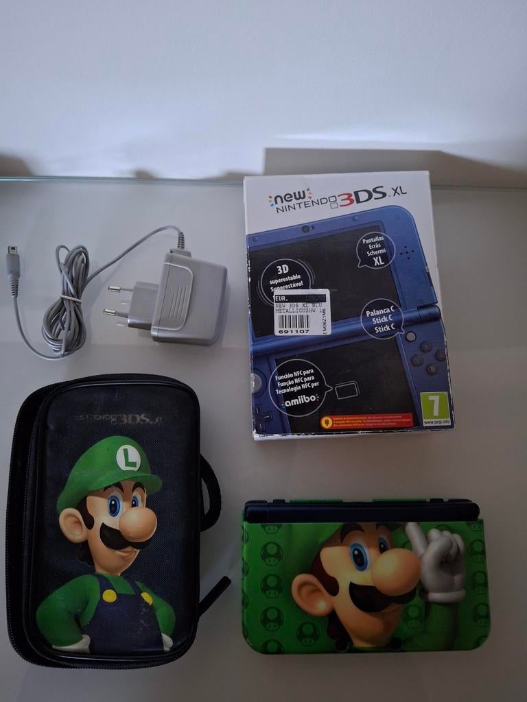 New nintendo 3ds xl (IPS screen) + doos en 39 spellen, Ophalen of Verzenden, Zo goed als nieuw