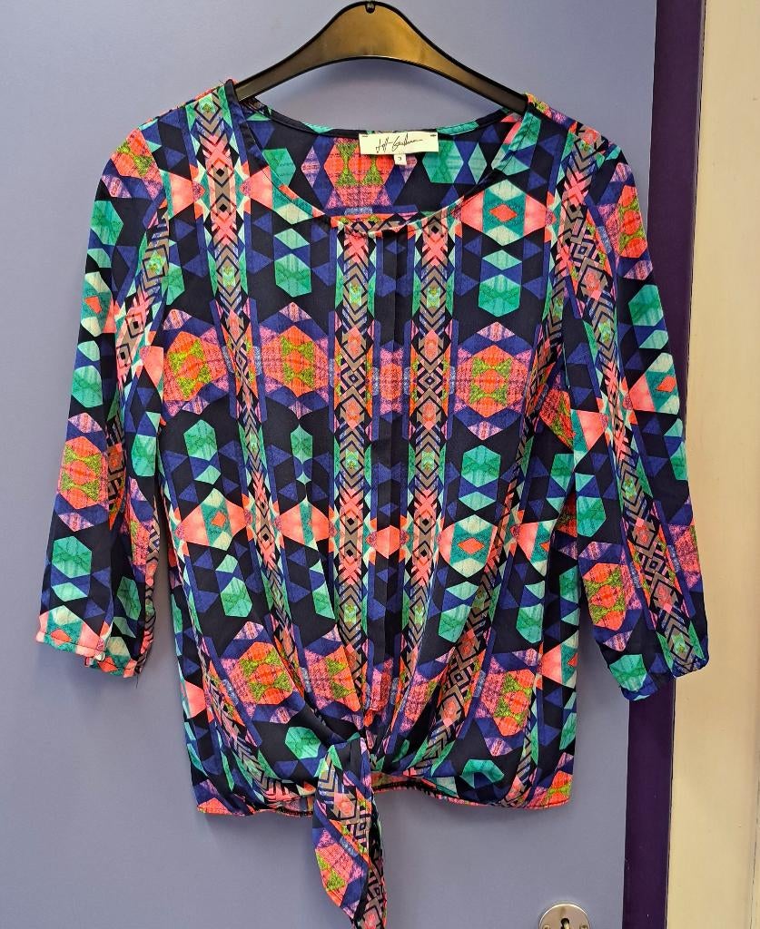 Jeff Gallano blouse mt 40 kleurrijke print & knoop art 48680