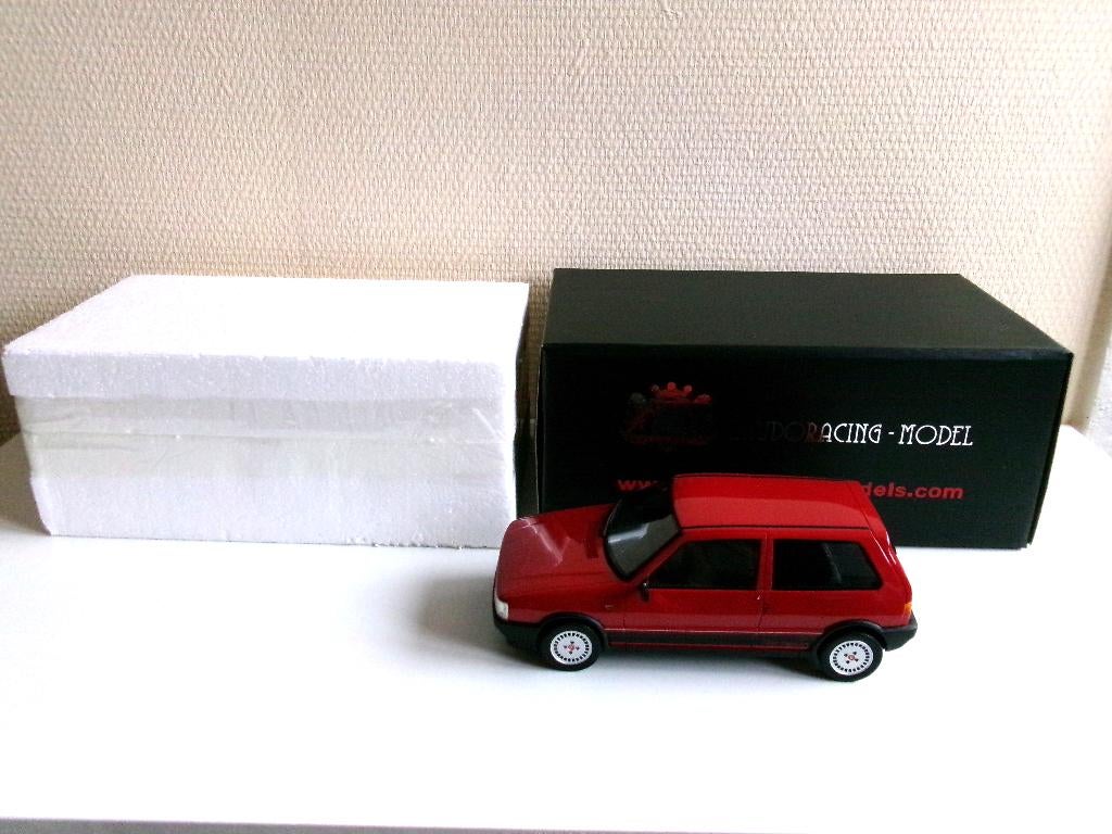 Fiat Uno Turbo i.e. 1987 rood 1:18 Laudoracing, Ophalen of Verzenden, Zo goed als nieuw, Auto, Overige merken
