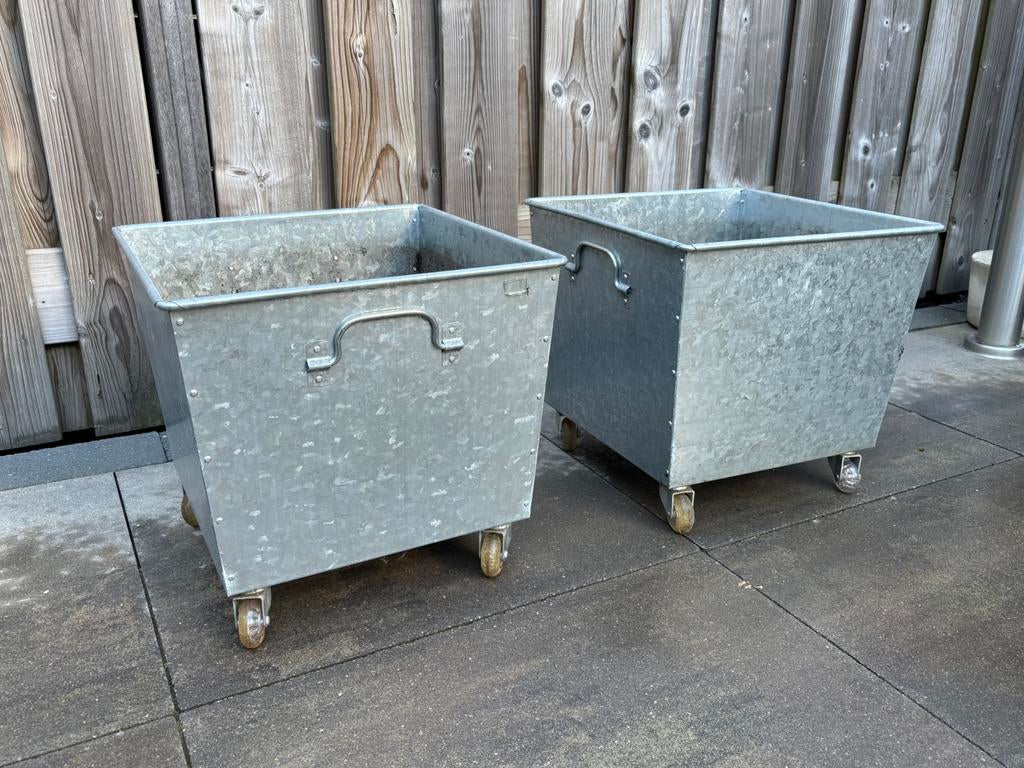 Decoratie bloembakken op wieltjes, Tuin en Terras, Bloempotten, Ophalen, Kunststof, Rond, Zo goed als nieuw