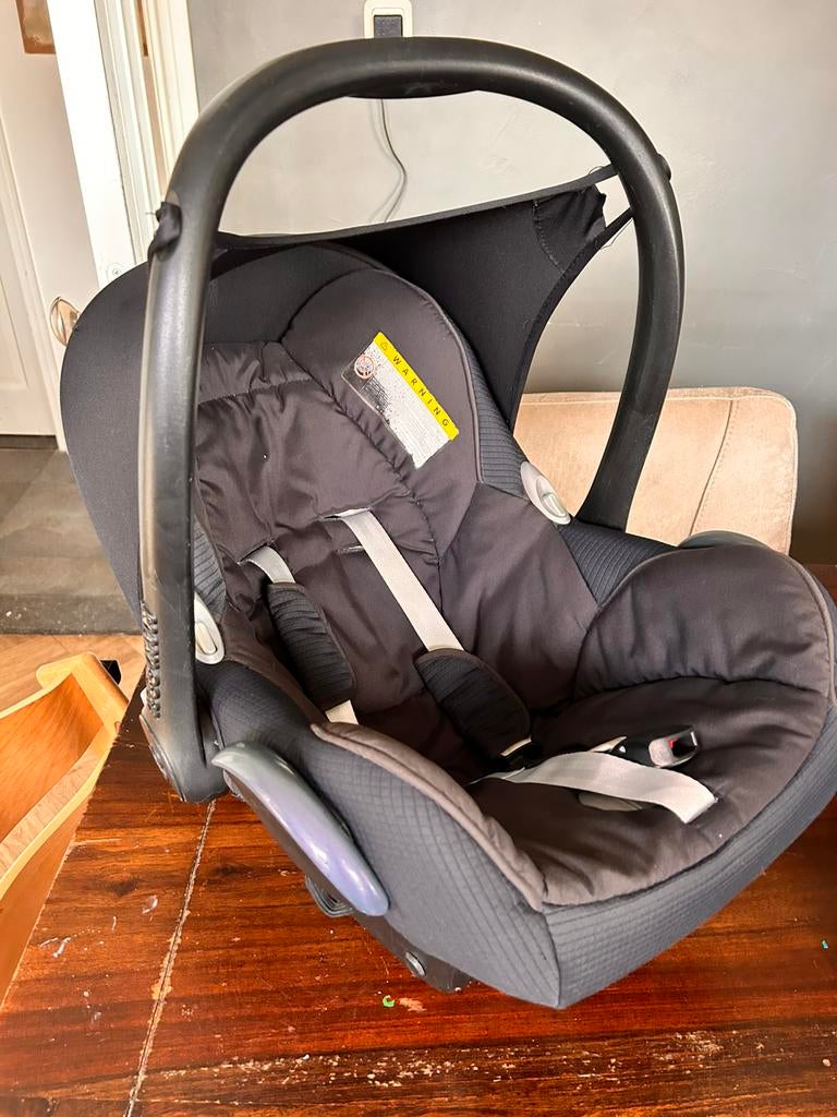 Maxi cosi met verkleiner, trappelzak en zonneklep, Ophalen of Verzenden, 0 t/m 13 kg, Maxi-Cosi, Gebruikt