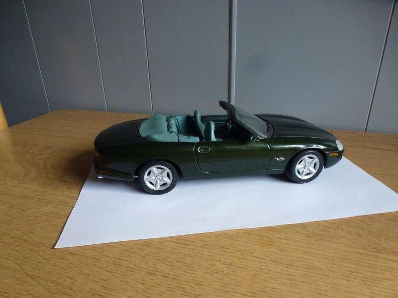 Jaguar XK8 Maisto 1:18, Ophalen of Verzenden, Zo goed als nieuw, Auto, Maisto