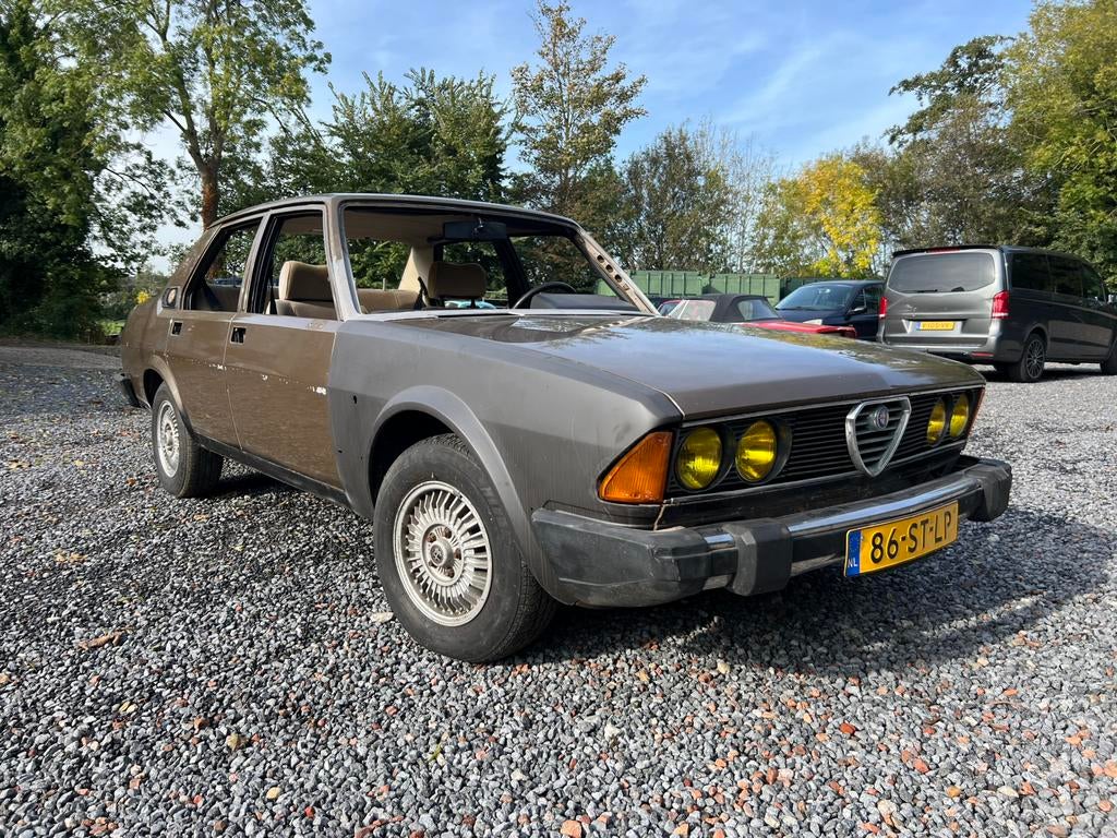 Alfa Romeo Sei , Alfa 6, 2500 cc, Bruin, Spider, Handgeschakeld