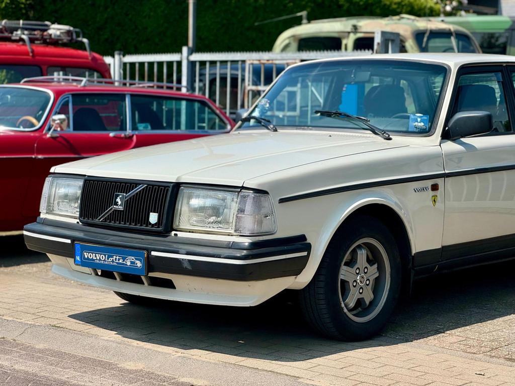 Volvo 240 2.3 GLT Injectie automaat, airco, zeer rijke histo, Gebruikt, 4 cilinders, 1261 kg, Wit