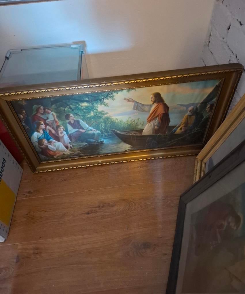 Antieke ingelijste prenten en kruis met bol glas, Ophalen of Verzenden