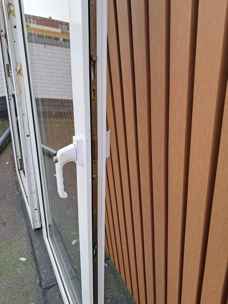 Kunststof deur met kozijn, draait links naar binnen, Doe-het-zelf en Verbouw, Deuren en Horren, Ophalen