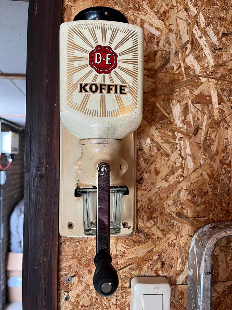 Douwe Egberts koffiemolen, Ophalen