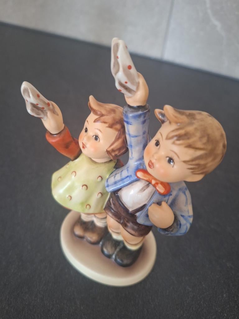 Hummel beeldje van Goebel, jongen en meisje, Verzamelen, Ophalen of Verzenden