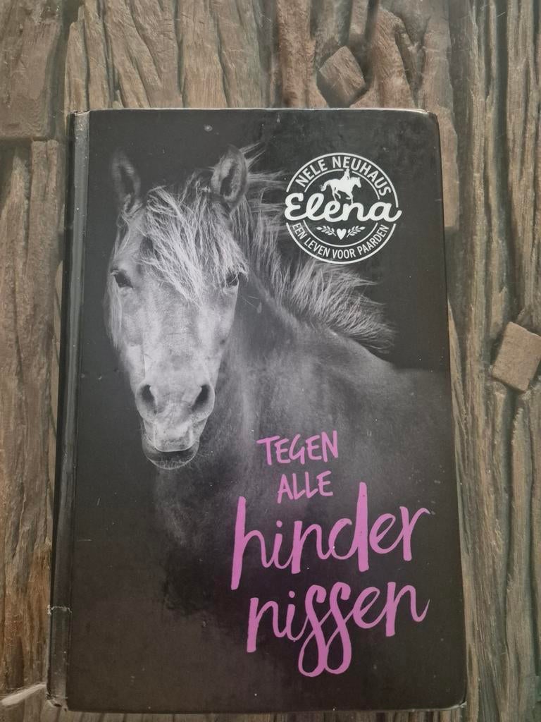 Elena een leven voor paarden. Tegen alle hindernissen., Ophalen, Gelezen