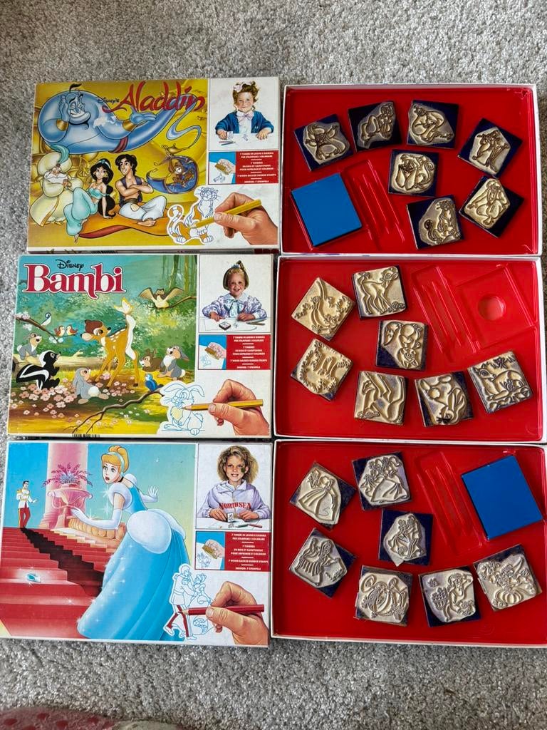 STEMPELDOZEN DISNEY BAMBI, ASSEPOESTER EN ALADDIN, Ophalen of Verzenden, Gebruikt, Knutselmateriaal