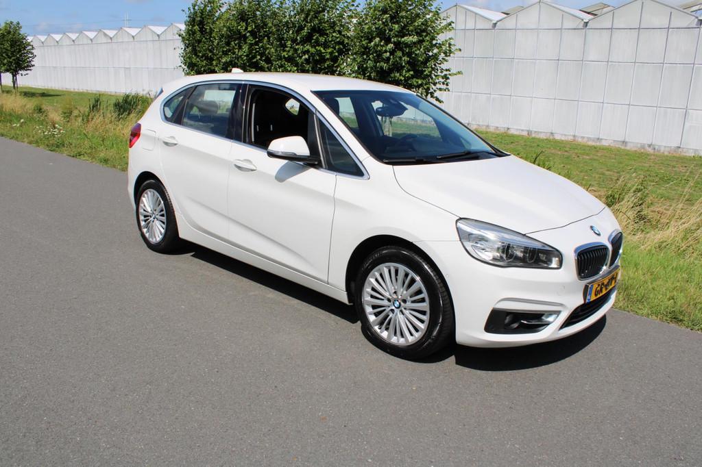 BMW 2-serie Active Tourer 218i Luxury Automaat met Leder, 136 pk, Gebruikt, Wit, Bedrijf