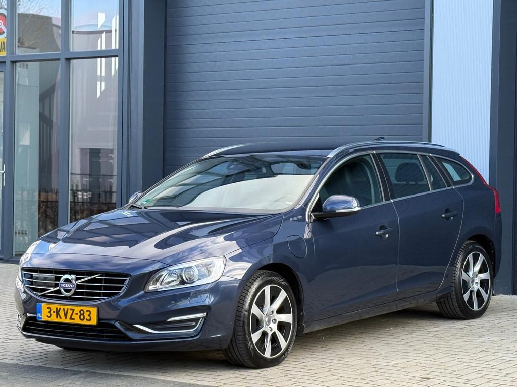 Volvo V60 2.4 D6 AWD Plug-In Hybrid / DEALER ONDERHOUDEN /, Auto's, Volvo, Automaat, Blauw, Vierwielaandrijving, Te koop