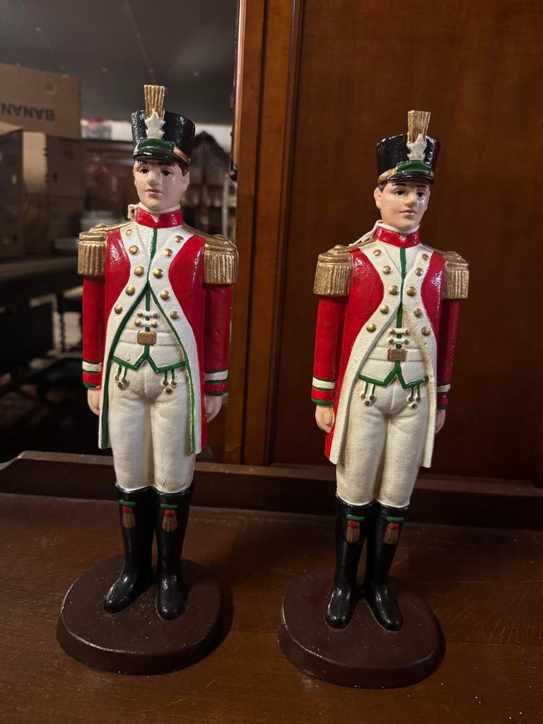 2 Cast Iron Royal London Guard Statue, Ophalen, Zo goed als nieuw, Servies