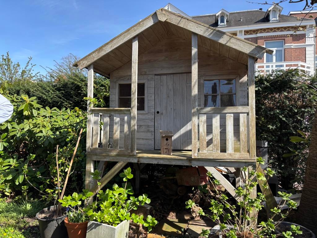 Gratis houteb speelhuis, Tuin en Terras, Tuinhuizen, Gebruikt, Tuinhuis, Minder dan 200 cm, 2 ramen