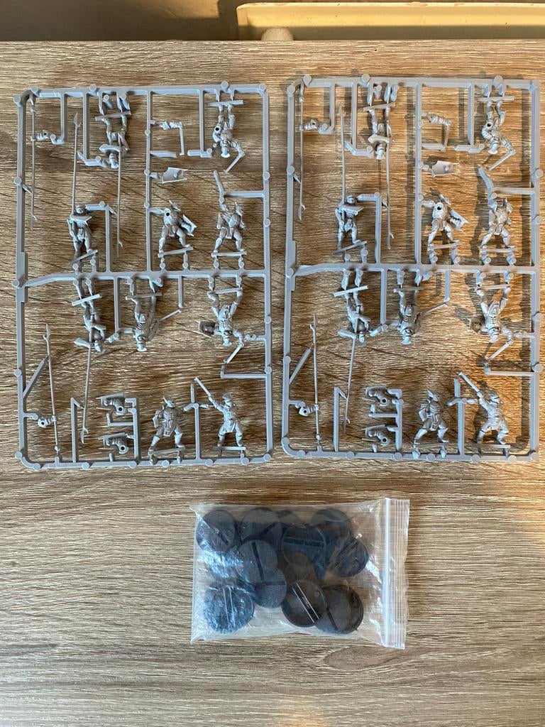 Warhammer The Lord of the Rings Uruk-Hai Warriors (MESBG), Hobby en Vrije tijd, Wargaming, Ophalen of Verzenden, Nieuw, Lord of the Rings