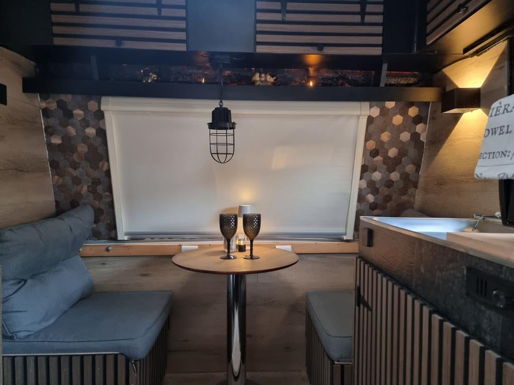 Predom N126 Polyester Caravan gerenoveerd, Koelkast, Tot en met 3, Predom, Tot 4 meter