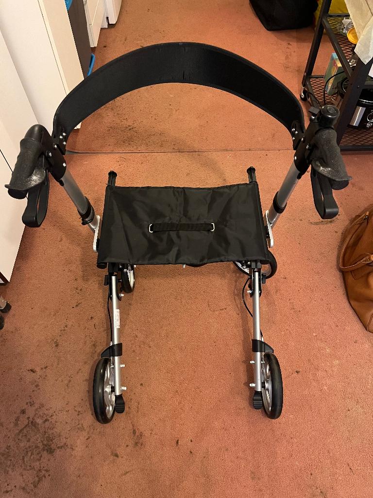 Makkelijk inklapbare rollator, Diversen, Ophalen, Opvouwbaar, Zo goed als nieuw