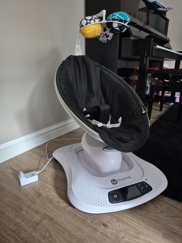 Mamaroo babyswing met muziek, zo goed als nieuw, Ophalen, Zo goed als nieuw