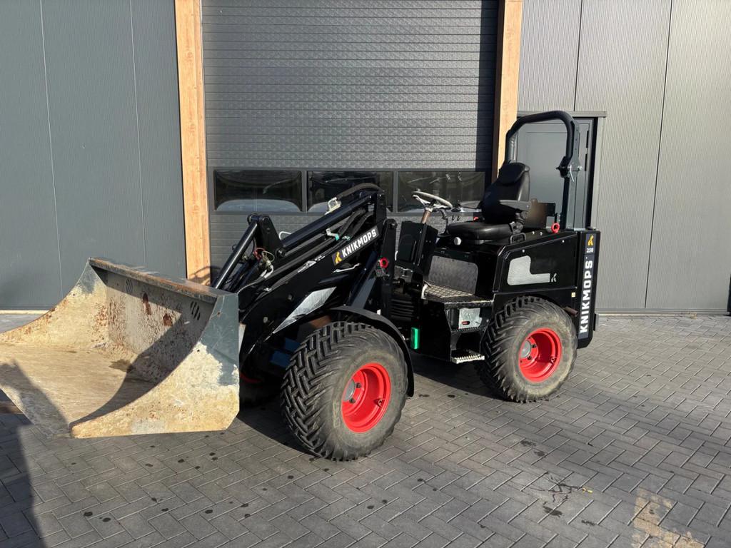 Knikmops KM250 373uur (bj 2021), Wiellader of Shovel