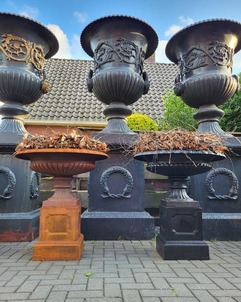 Gietijzeren tuinvazen tuinvaas bloempot bloembak op sokkel, Tuin en Terras, Tuinvazen, Ophalen of Verzenden, Nieuw