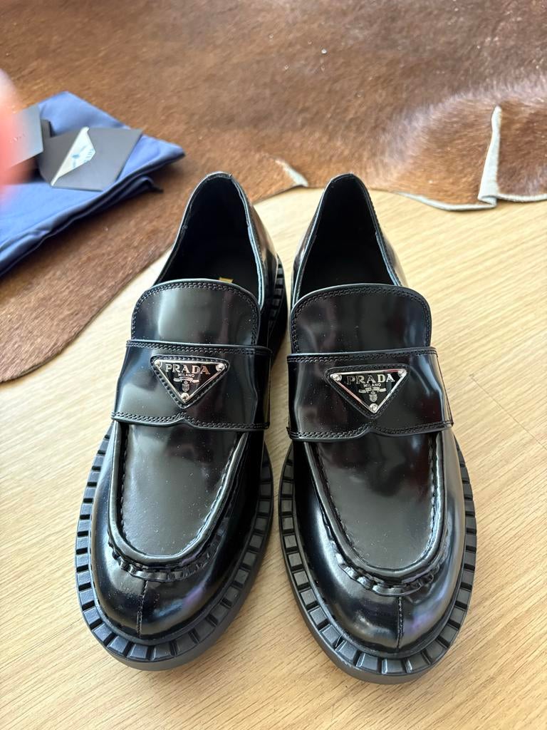 Prada loafers maat 40, Kleding | Dames, Ophalen of Verzenden, Nieuw, Zwart, Instappers