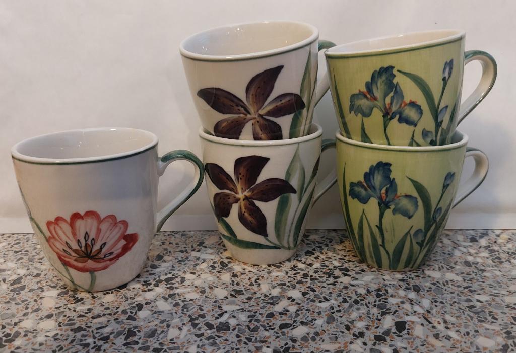 5 bekers mokken senseo Floral Vic’s handpainted   , Overige typen, Ophalen of Verzenden, Zo goed als nieuw, Overige stijlen
